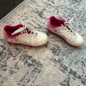 Girls soccer cleats - Size 11